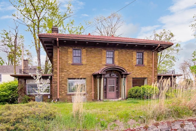 view of front of property with a balcony