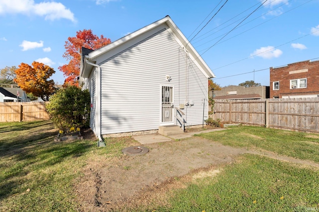 back of house featuring a yard