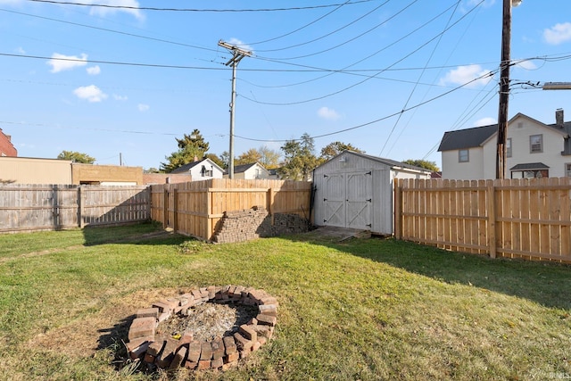 view of yard with a storage unit