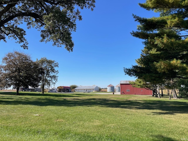 view of yard with a pole building and an outbuilding
