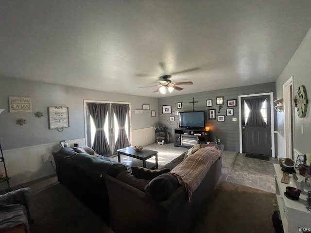 living area featuring carpet floors and ceiling fan