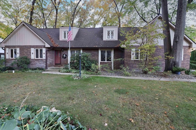 view of front of house featuring a front yard