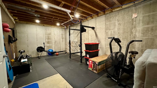 exercise room featuring concrete flooring