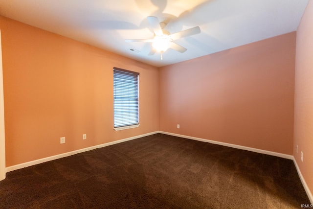 carpeted empty room featuring ceiling fan