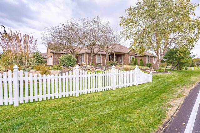 view of front of property with a front yard