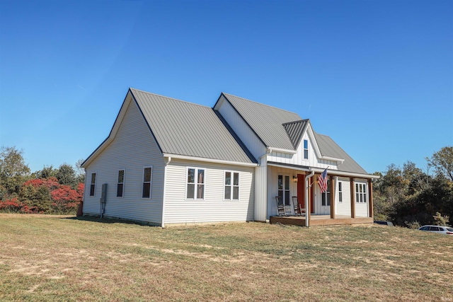 view of front of house featuring covered porch and a front yard