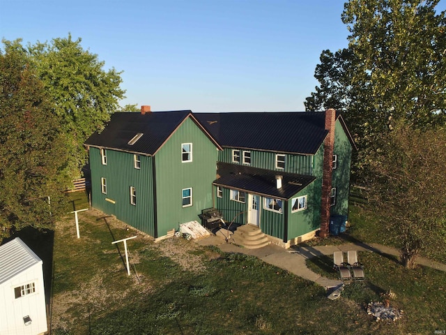 view of front of home with a front lawn