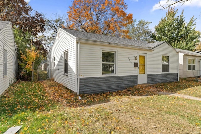 view of front of house with a front yard