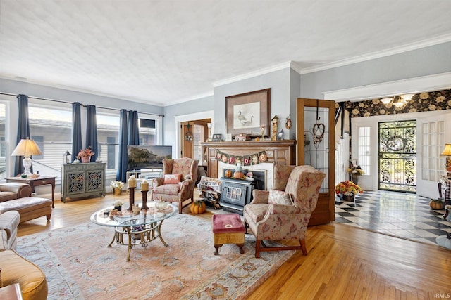 living area featuring hardwood / wood-style floors and crown molding