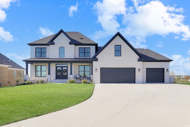 view of front of house featuring a front lawn