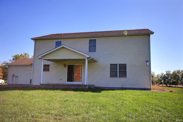 view of front of home featuring a front yard