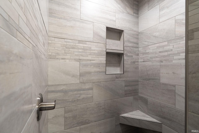 bathroom featuring a tile shower