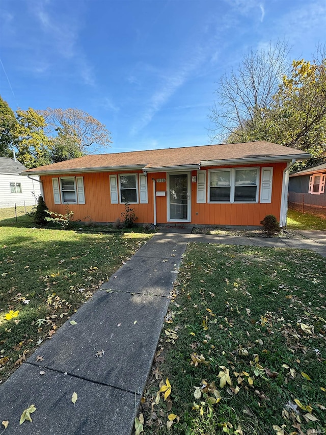 single story home featuring a front yard