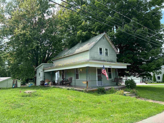 farmhouse featuring a front lawn and covered porch