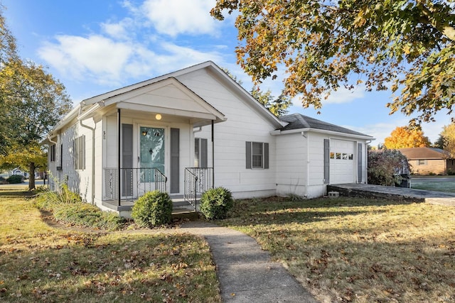 view of front of house featuring a porch, a front lawn, and a garage