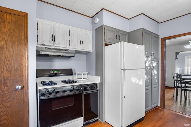 kitchen featuring gray cabinets, crown molding, hardwood / wood-style flooring, and white appliances