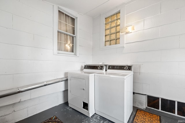 laundry room with independent washer and dryer