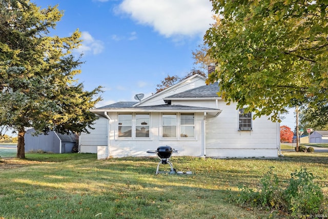 view of front of house featuring a front yard