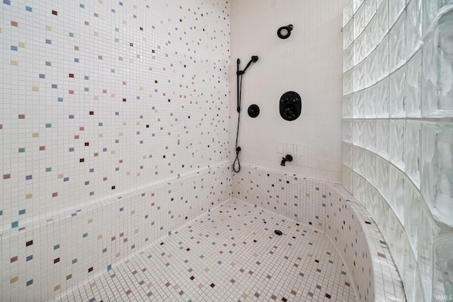 details featuring a tile shower