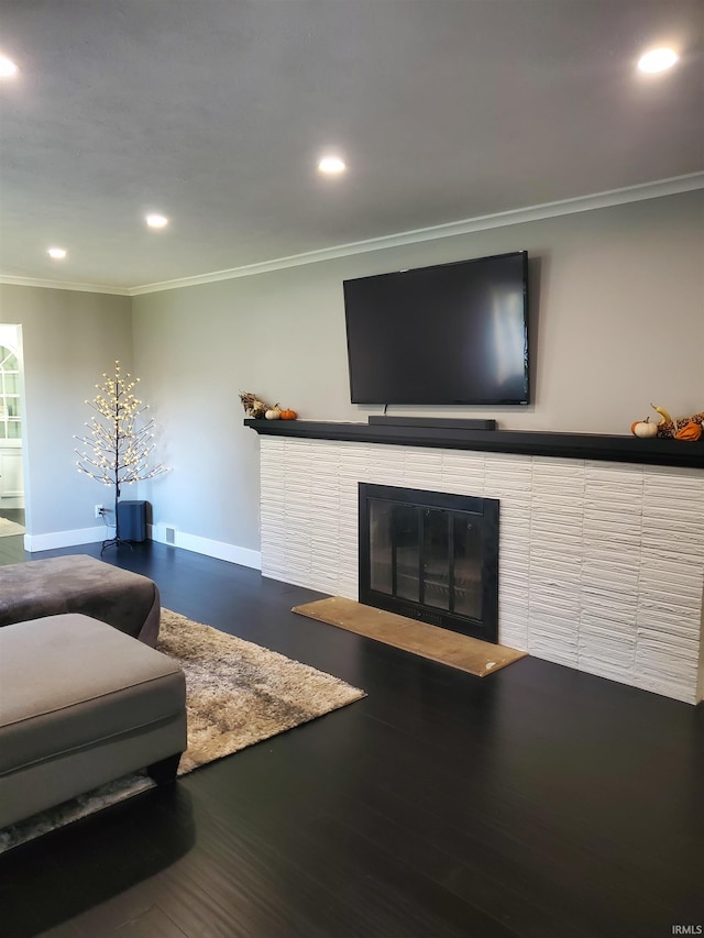 living room featuring ornamental molding