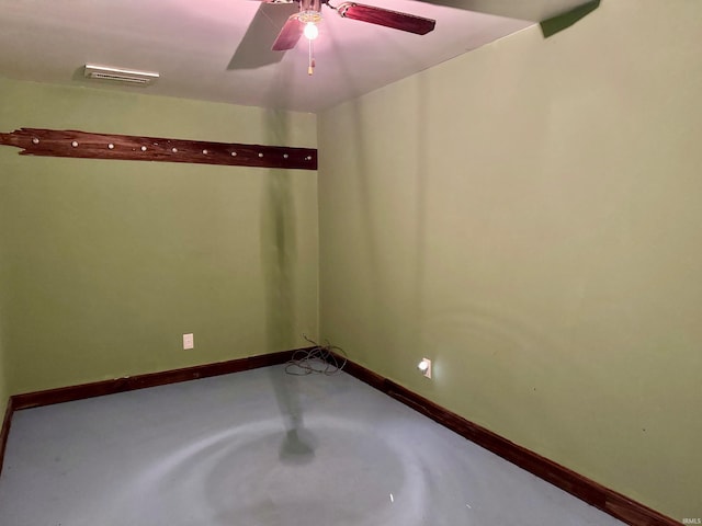 unfurnished room featuring concrete floors and ceiling fan