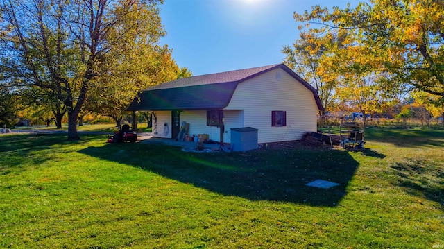 view of side of property featuring a yard