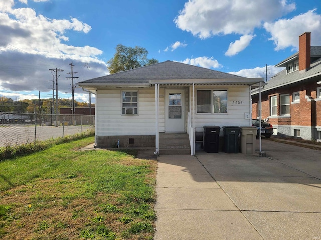 view of front of house with a front yard