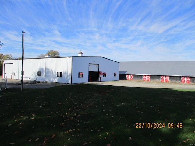 view of outdoor structure featuring a yard