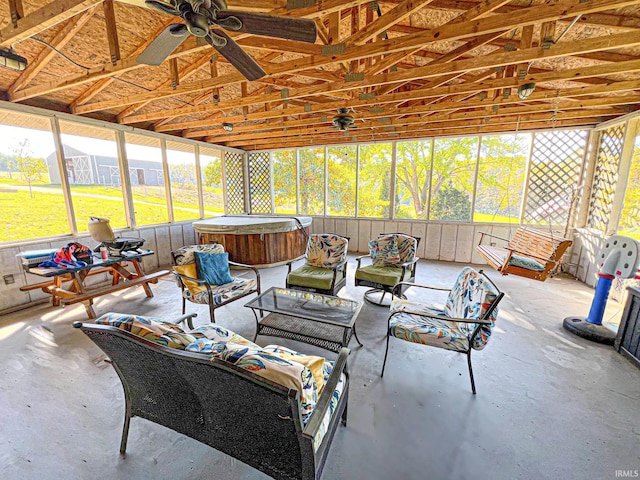 sunroom with ceiling fan