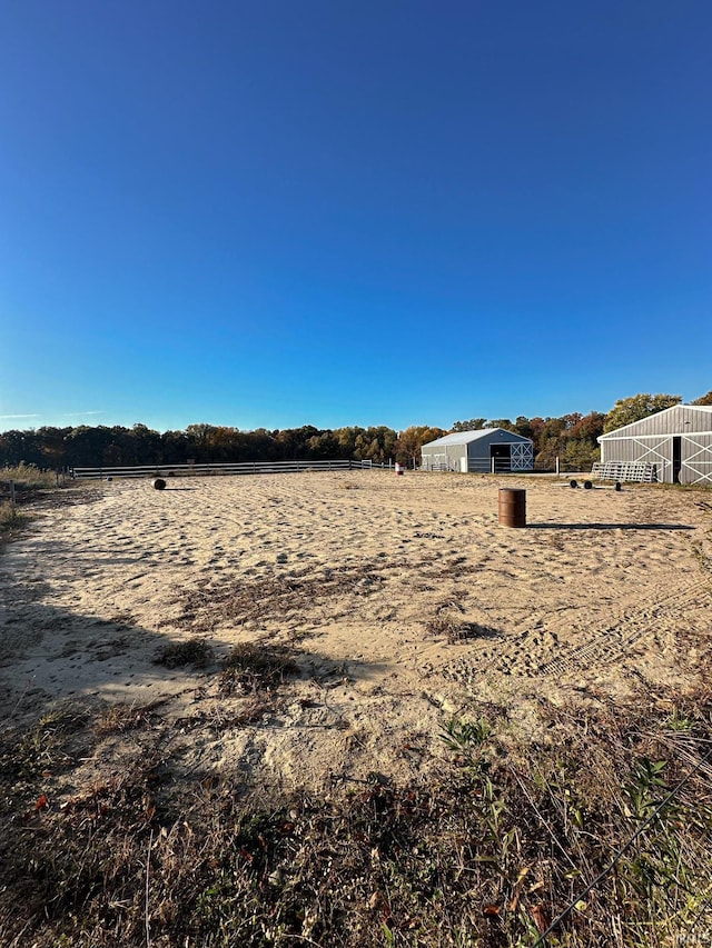 view of yard featuring a rural view