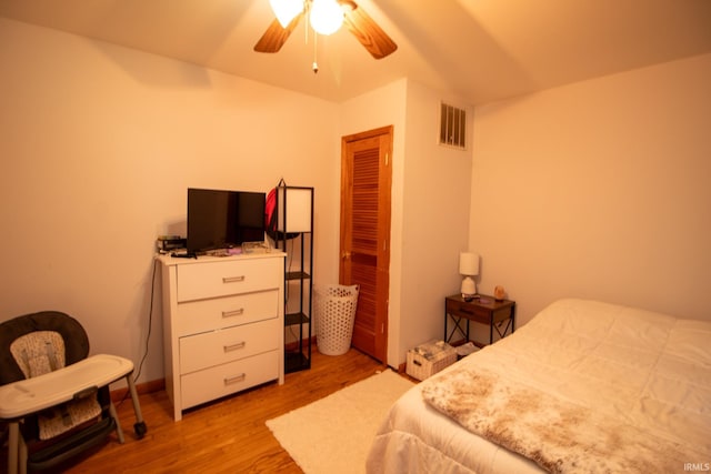 bedroom with a closet, light wood-type flooring, and ceiling fan