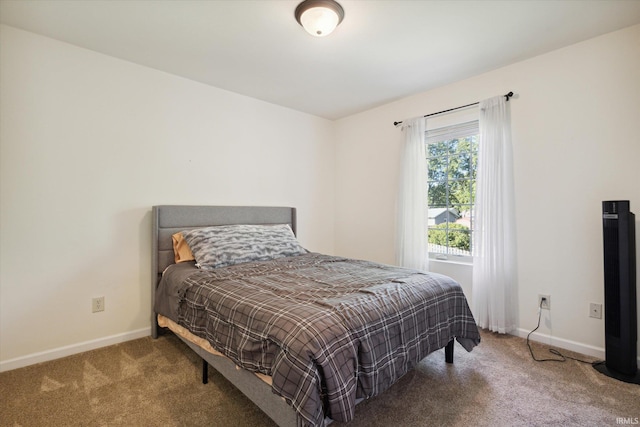 bedroom with carpet flooring