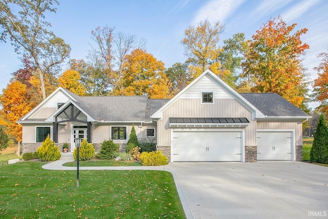 view of front of home featuring a front lawn and a garage