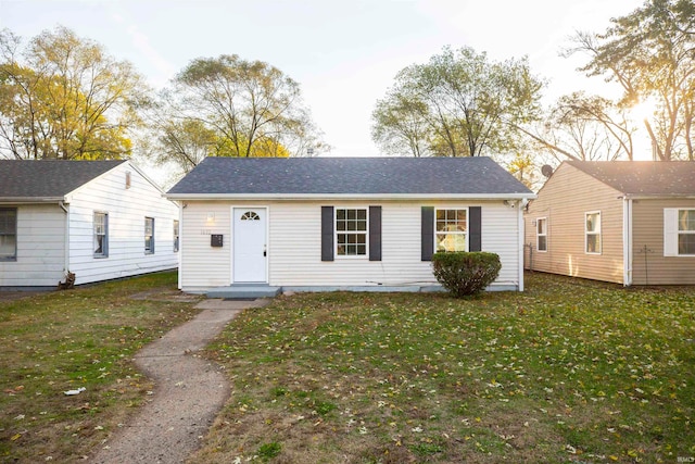 view of front of house featuring a front yard