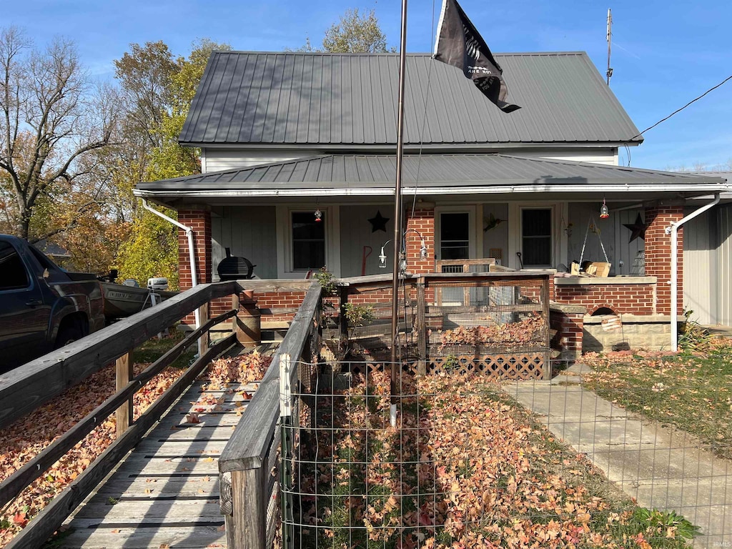 view of front facade featuring covered porch