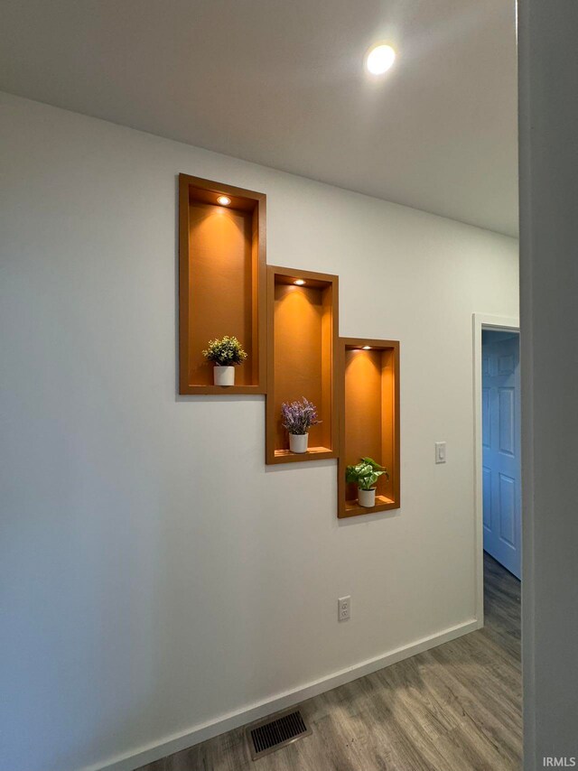 room details featuring hardwood / wood-style floors