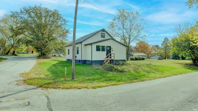 view of side of property featuring a yard