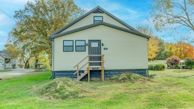 201 S 1st St, Holland, IN 47541 - back of property featuring entry steps and a yard