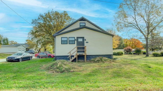 back of house featuring a yard