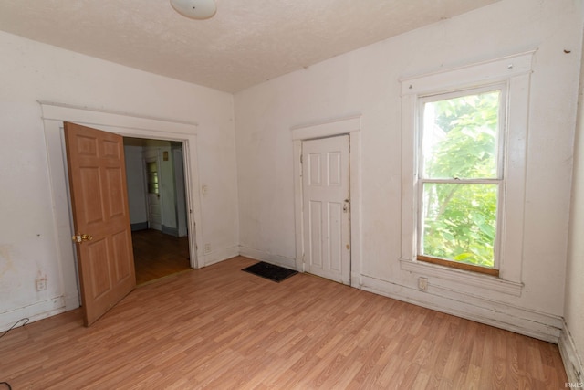 1815 Elwood Ave, South Bend, IN 46628 - empty room featuring light wood-style flooring and baseboards