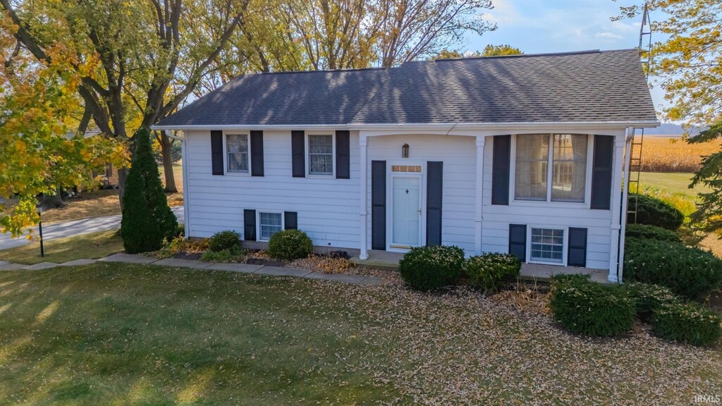 split foyer home with a front lawn