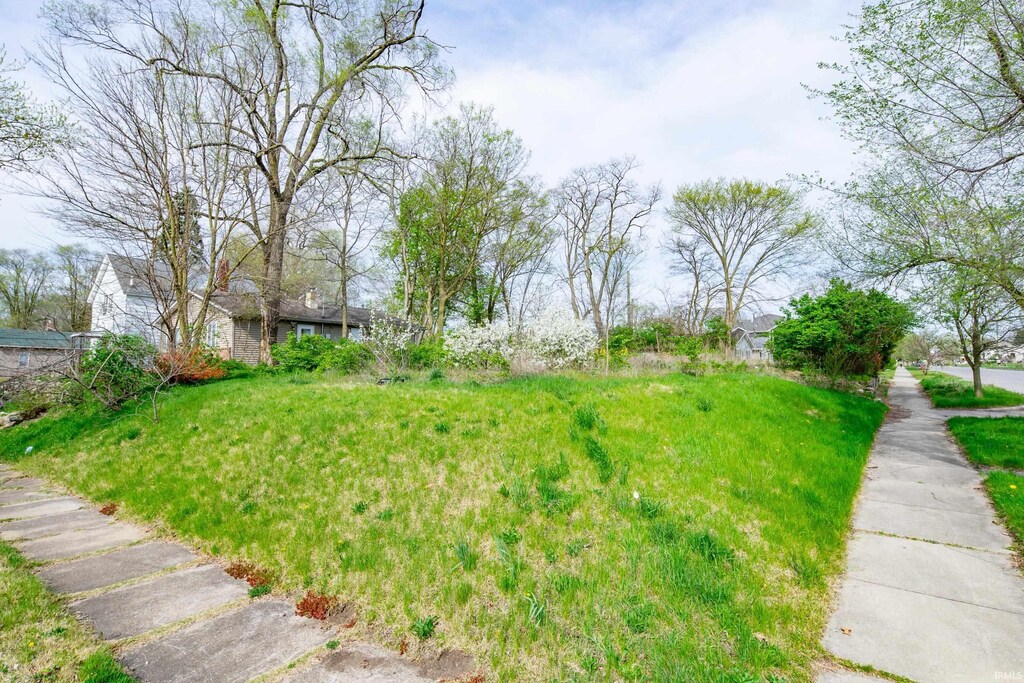 902 Stanfield St, South Bend, IN 46617