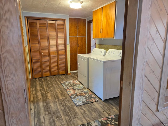 laundry area featuring independent washer and dryer, cabinets, ornamental molding, a textured ceiling, and dark hardwood / wood-style flooring