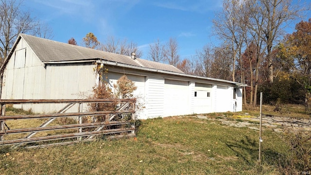 1911 Kroemer Rd, Fort Wayne, IN 46808 - view of side of property featuring a detached garage, a yard, and roof with shingles