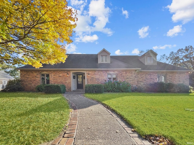 view of front of home featuring a front lawn