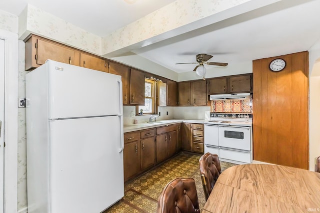 kitchen featuring sink, white appliances, and ceiling fan