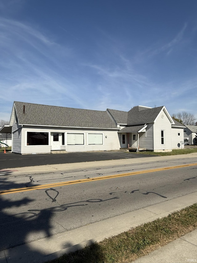 422 E Water St A-B, Unit A-B Portland, IN 47371 - view of front facade featuring a shingled roof
