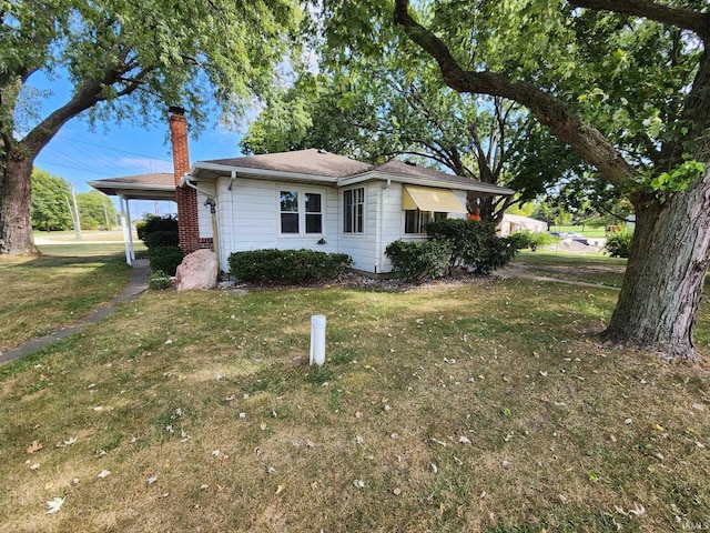 view of front of home featuring a front yard