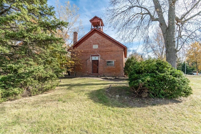 exterior space featuring a lawn