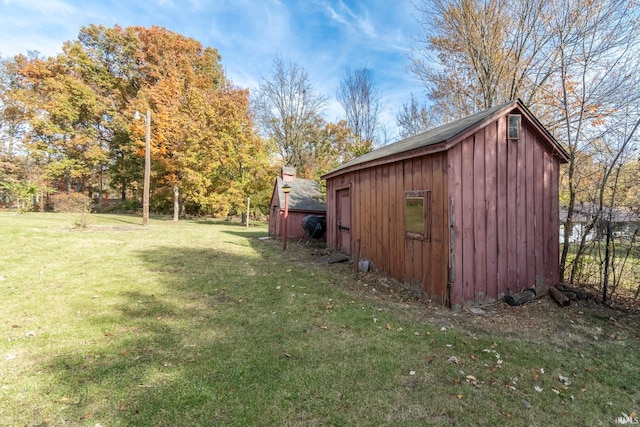 view of outdoor structure with a yard